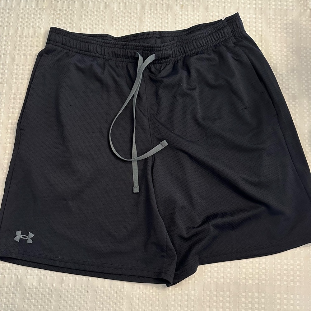 Under Armour Men’s Black Athletic Shorts Lightweight Moisture-Wicking